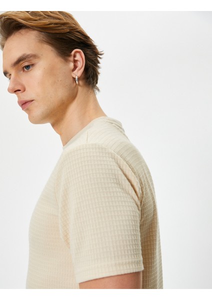 Yeni Sezon Slim Fit Tişört Bisiklet Yaka Kısa Kollu Dokulu