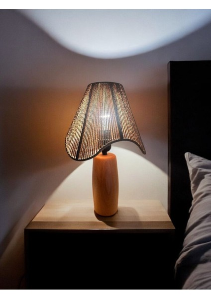 Hasır El Yapımı Bohem Asimetrik Şekilli Ahşap Ayaklı Rustik Abajur modelleri