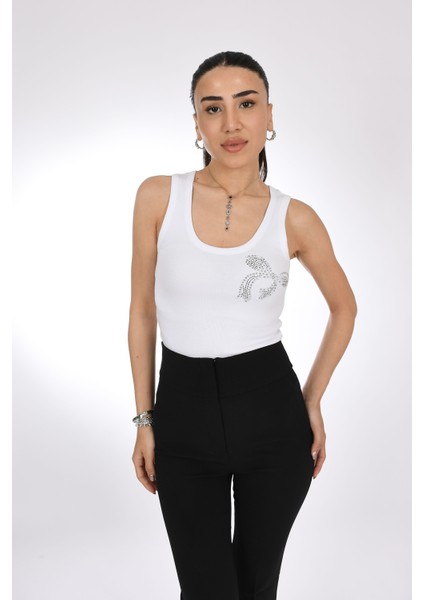 Beyaz Taş Fiyonk Detaylı Askılı Ribana Kadın Bluz - Pia Velle