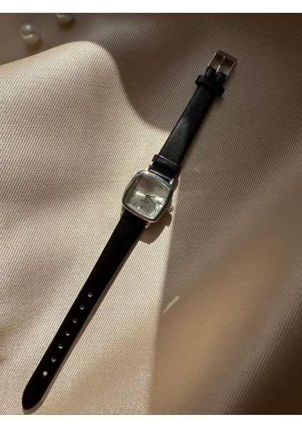 Retro Minimal Deri Kordon Vintage Kadın Kol Saati modelleri