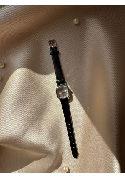 Retro Minimal Deri Kordon Vintage Kadın Kol Saati fırsatları