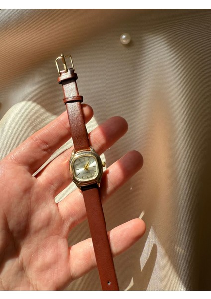 Retro Minimal Deri Kordon Vintage Kadın Kol Saati