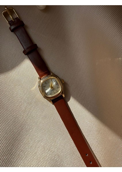 Retro Minimal Deri Kordon Vintage Kadın Kol Saati