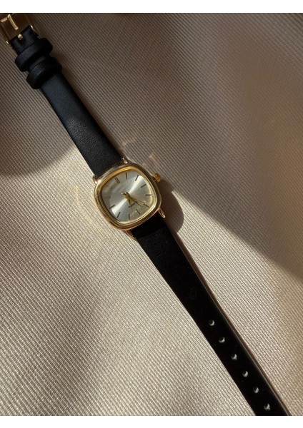 Retro Minimal Deri Kordon Vintage Kadın Kol Saati