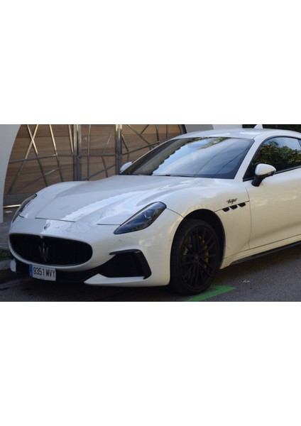 Maserati Trofeo Çamurluk Siyah Yazı Logo Amblem modelleri