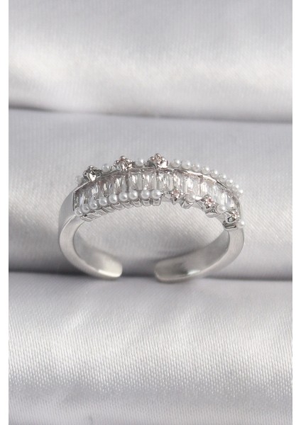 Pirinç Gümüş Renk Zirkon Taşlı Inci Detay Vıp Seri Kadın Yüzük - TJ-BYK3519