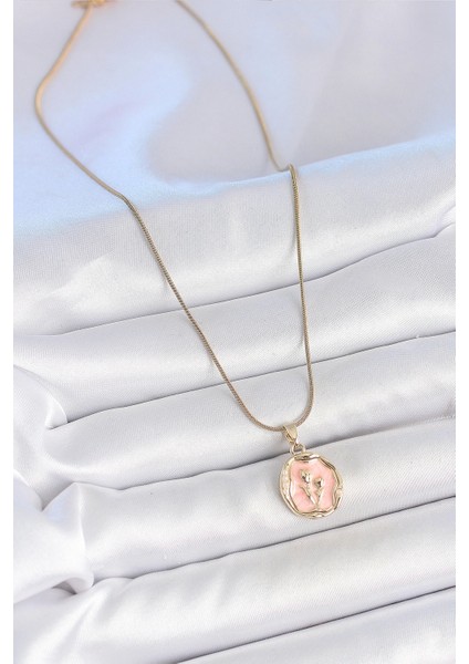 316L Çelik Gold Renk Zincir Pembe Mineli Çiçek Işlemeli Portre Model Kadın Kolye - TJ-BKO10165
