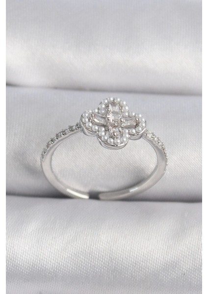 Pirinç Gümüş Renk Zirkon Taşlı Yonca Model Inci Detay Kadın Yüzük - TJ-BYK3493