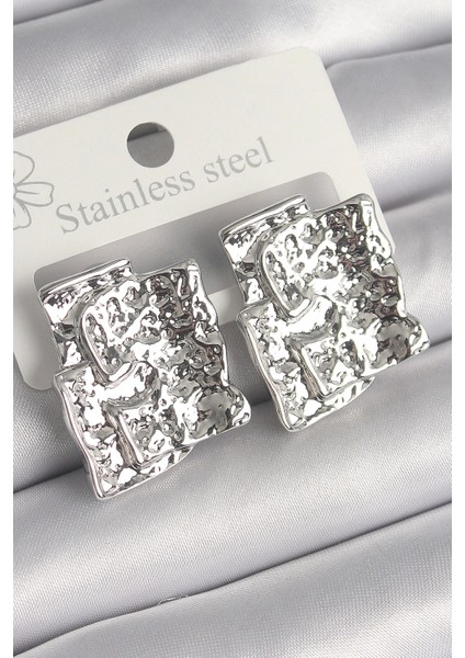 Pirinç Gümüş Renk Işlemeli Kare Plaka Model Kadın Küpe - TJ-BKP10226