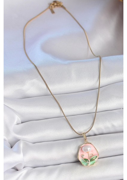 316L Çelik Gold Renk Zincir Pembe Çiçek Işlemeli Inci Detay Portre Model Kadın Kolye - TJ-BKO10125