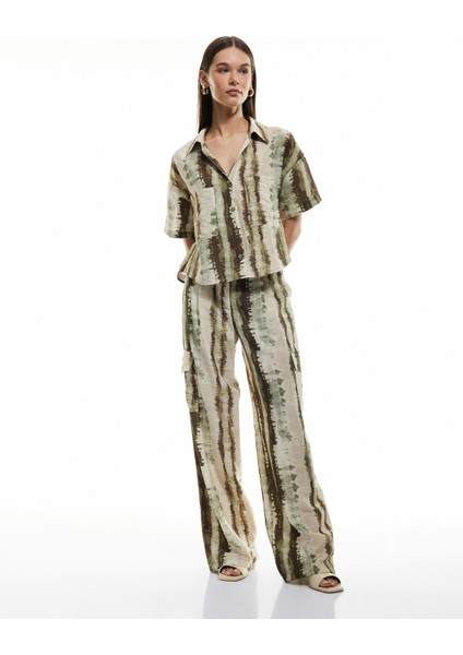 Yeni Sezon Viskon Kargo Cepli Batik Desenli Geniş Paça Pantolon