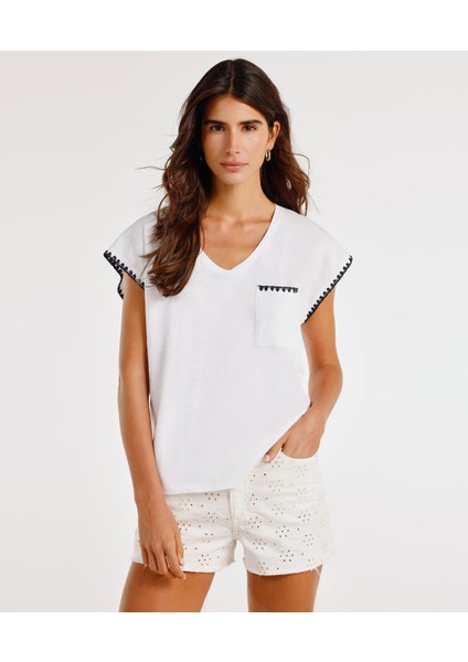 V Yakalı Kısa Kollu T-Shirt