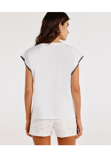 V Yakalı Kısa Kollu T-Shirt
