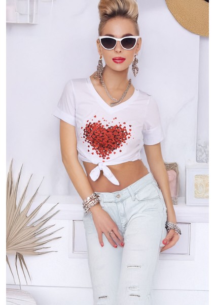 Kırmızı Kalp Detaylı Bağlamalı Beyaz Crop T-Shirt - Pia Velle