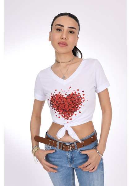 Kırmızı Kalp Detaylı Bağlamalı Beyaz Crop T-Shirt - Pia Velle