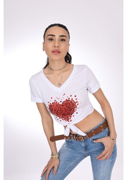 Kırmızı Kalp Detaylı Bağlamalı Beyaz Crop T-Shirt - Pia Velle