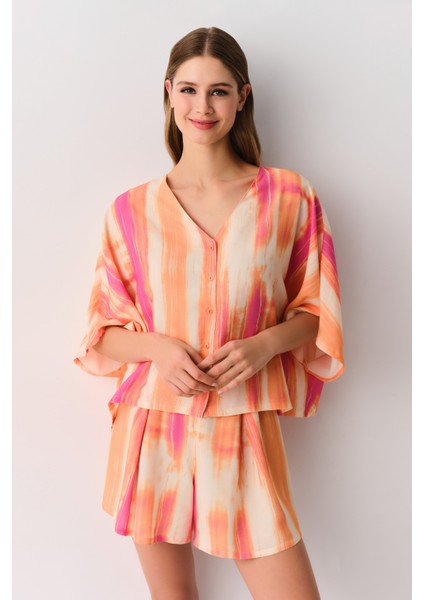 Kadın Şort Pijama Takımı Viskon Kumaşla Şık Renkli Desen Tasarımı