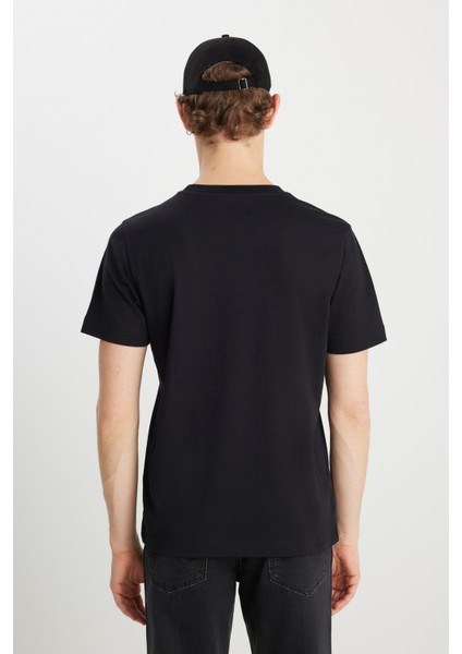 %100 Pamuk Regular Fit Normal Kesim Siyah Minimal Logo Tişört