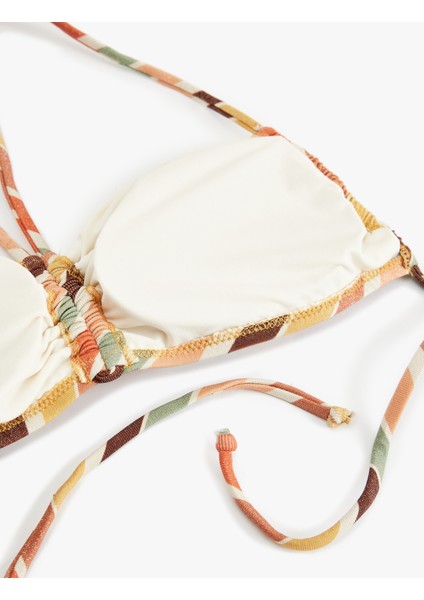 Boyundan Bağlama Detaylı Desenli Straplez Bikini Üstü