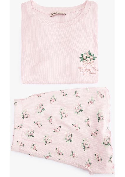 Viskon Kumaş Bisiklet Yaka Kısa Kollu Çiçekli Şortlu Pijama Takımı