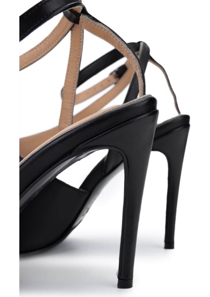 Kadın Deri Siyah Topuklu Ayakkabı 594 6127 Bn Ayk Y15 Sıyah fırsatları