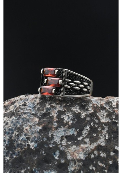 Erkek Yüzüğü Kırmızı Baget Taşlı 925 Ayar Gümüş 901780 fırsatları