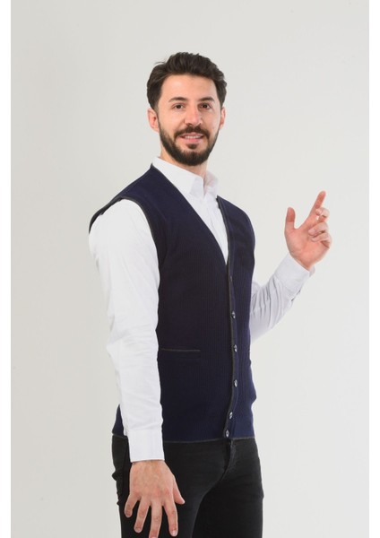 Gri Erkek V Yaka Triko Düğmeli Cepli Çizgi Desenli Regular Fit Tüylenmeyen Örgü Yelek