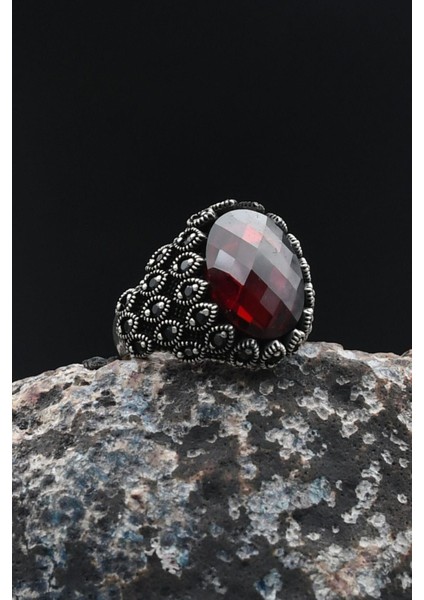 925 Ayar Gümüş Erkek Yüzüğü Kırmızı Zirkon Taşlı Zirkon Taş Süslemeli 901785 fiyatları