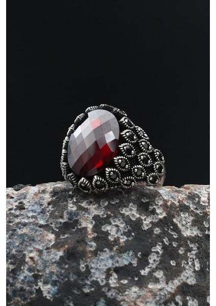 925 Ayar Gümüş Erkek Yüzüğü Kırmızı Zirkon Taşlı Zirkon Taş Süslemeli 901785 fırsatları