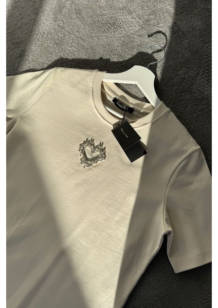 Orj Taşlı Kalp Motifili Tshirt- Bej fiyatları