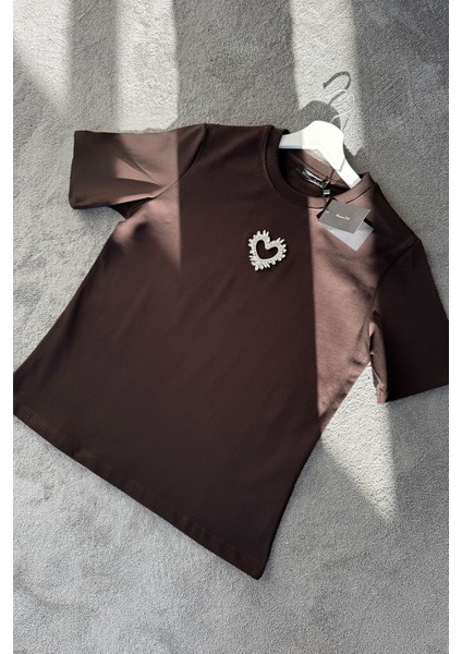 Orj Taşlı Kalp Motifili Tshirt- Kahverengi