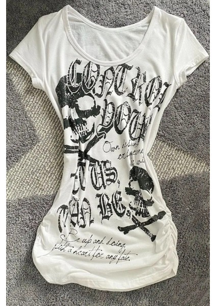 Beyaz Gothic Skulls Control Geniş Yaka Kısa Kollu Crop