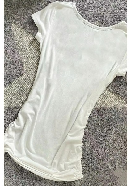 Beyaz Gothic Skulls Control Geniş Yaka Kısa Kollu Crop