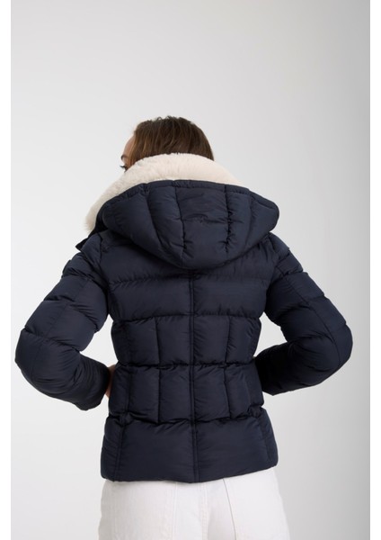 Kadın Kısa Dik Peluş Yaka Çıkarılabilir Kapüşonlu Dolgulu Su İtici Şişme Mont 8507 modelleri