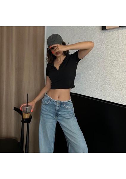 Düz Siyah Balıkçı Yaka Yarım Fermuarlı Kısa Kollu Crop fırsatları