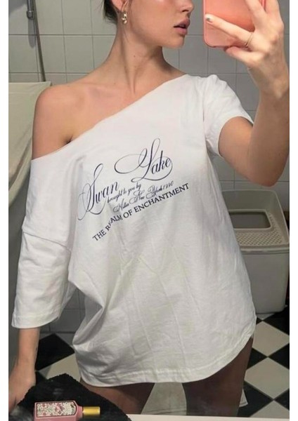 Beyaz Swan Lake Salaş Omuz Dekolteli T-Shirt