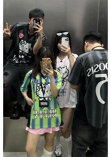 Siyah Çizgili V Yaka Hello Kitty Whoosis Unisex T-Shirt fırsatları