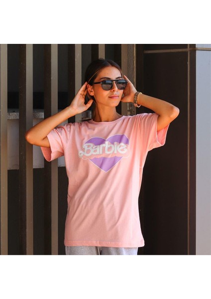 Pembe Yeni Kalpli Barbie Logo (Unisex) T-Shirt fiyatları
