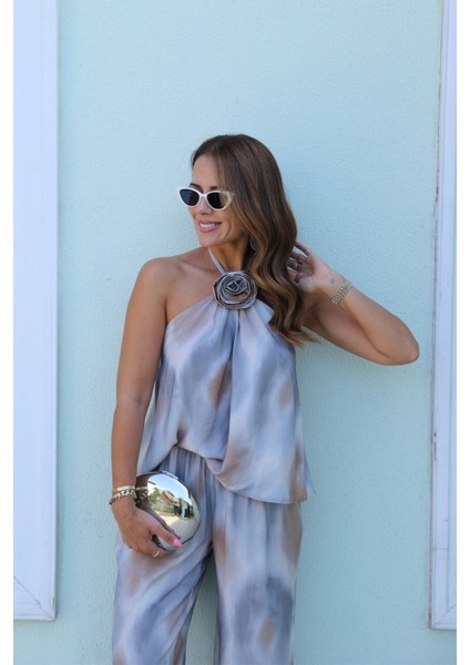 Gül Broş Detay Bluz Pantolon Takım