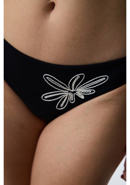 Siyah Nakışlı Bikini Altı