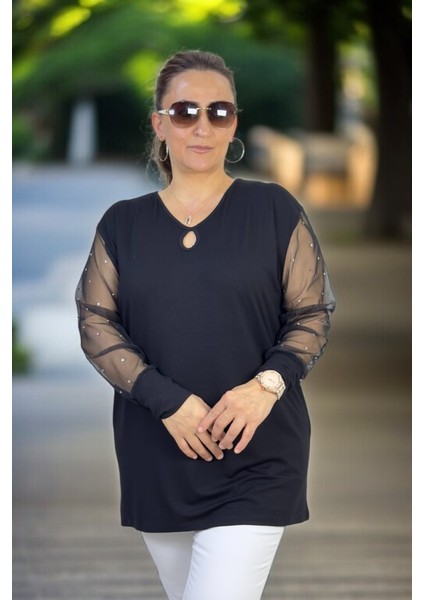 Kolları Inci Süslemeli V Yaka Büyük Beden Bluz