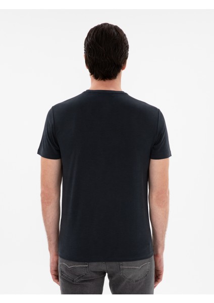 Erkek Siyah Slim Fit Bisiklet Yaka Desenli T-Shirt 50302274-VR046