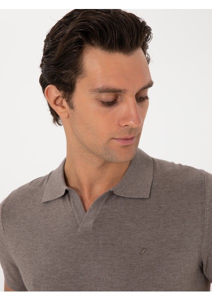 Erkek Bej Slim Fit Apaş Yaka Triko T-Shirt 50313020-VR011