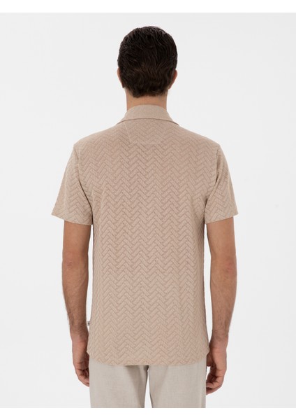 Erkek Bej Regular Fit Apaş Yaka Örme Gömlek 50306181-VR011