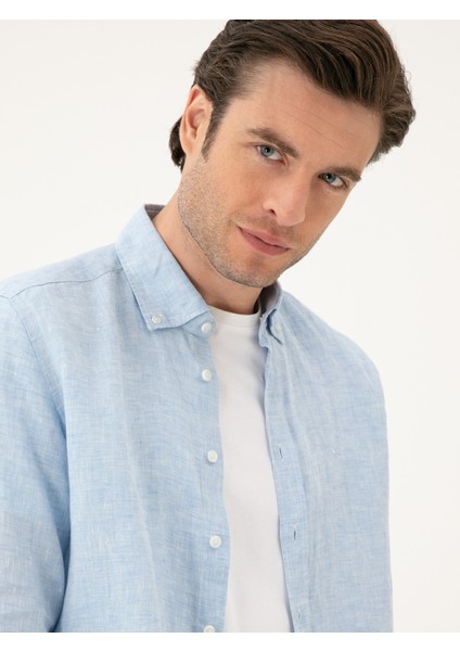 Erkek Mavi Regular Fit %100 Keten Gömlek 50284823-VR036 <p STYLE="PADDING-BOTTOM:10PX;">%100 Keten Kumaştan Üretilmiş Slim Fit Mavi Gömlek, Hafifliği ve Nefes Alabilirliği ile Sıcak Havaların Vazgeçilmezi Olmaya Aday. Ketenin Doğal Dokusu, Cildinizin Nefes Almasını Sağlar ve Böylece Terleme Sorununu En Aza Indirir. Hafif ve Ince Yapısı ile Yaz Aylarında Rahatlıkla Kullanılabilir. Mavi Rengin Ferahlatıcı Tonu ile Dikkat Çeken Gömlek, Doğal Keten Yapısı Sayesinde Gün Boyu Serin Kalmanızı Destekleyecektir. Uzun Kollu ve Cepsiz Olarak Tasarlanan Yapısı ve Düz Deseniyle Minimal ve Şık Bir Görünüm Sunuyor. Regular Fit Kesimi, Vücuda Rahatça Otururken, Aynı Zamanda Hareket Özgürlüğü Sunmaktadır. Düğmeli Yaka Detayı, Gömleğe Klasik Bir Dokunuş Katarak, Hem Günlük Hem De Daha Resmi Kombinlerde Tercih Edilebilecek Bir Stil Oluşturur. Hem Kot Pantolonlarla Hem De Daha Klasik Parçalarla Kolayca Kombinlenebilir. <p STYLE="PADDING-BOTTOM:10PX;">MODEL Üzerindeki Gömlek M Bedendir. Modelin Boyu 188 Cm, Kilosu 83 Kg, Göğüs Ölçüsü 99 Cm, Bel Ölçüsü 83 cm ve Basen Ölçüsü 106 Cm'dir. Regular Fit Kesimi Sayesinde Gömlek, Modelin Vücut Hatlarına Rahatça Otururken, Ketenin Doğal Yapısı Sayesinde Hareket Özgürlüğü Sunar. Gömlek, Sıcak Havalarda Hem Şıklığı Hem De Konforu Arayan Erkekler Için Idealdir.