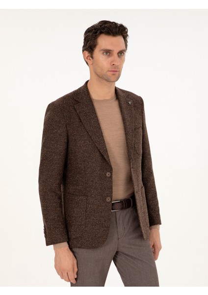Erkek Kahverengi Slim Fit Yün Karışımlı Flanel Ceket 50291056-VR029 <p STYLE="PADDING-BOTTOM:10PX;">KAHVERENGI Ceket Klasik ve Modern Giyim Anlayışını Harmanlayan Şık Bir Tasarım Sunar. Slim Fit Kalıbı Vücuda Tam Oturarak Zarif ve Dengeli Bir Silüet Oluştururken, Rahatlık ve Hareket Özgürlüğü Sağlar. Yüksek Kaliteli Kumaşı ve Özenle Işlenen Detayları, Ceketin Uzun Ömürlü Bir Kullanım Sunmasına Katkıda Bulunur. <p STYLE="PADDING-BOTTOM:10PX;">MONO Yaka Tasarımı, Minimalist ve Sofistike Bir Görünüm Sunarak Ceketin Klasik Çizgisini Tamamlar. Mono Yaka Tipi, Zamansız Bir Estetik Anlayışı Benimseyen Kullanıcılar Için Ideal Bir Seçenek Oluşturur. Mikro Desen Dokusu, Kumaşa Dinamik ve Rafine Bir Hava Kazandırarak Ceketin Derinliğini Artırır ve Şıklığını Vurgular. <p STYLE="PADDING-BOTTOM:10PX;">TORBA Cep Detayı, Cekete Klasik Bir Dokunuş Yaparken, Pratik Kullanımıyla Da Dikkat Çeker. Hafif ve Nefes Alabilir Kumaş Yapısı, Mevsim Geçişlerinde Konfor Sunarak Gün Boyu Rahat Bir Kullanım Deneyimi Yaşatır. Kahverengi Tonlarının Doğal ve Sıcak Yapısı, Toprak Tonları ve Nötr Renklerle Mükemmel Bir Uyum Sağlar. Ceket, Hem Iş Ortamında Hem De Özel Davetlerde Modern ve Stil Sahibi Bir Görünüm Sergilemek Isteyen Erkekler Için Ideal Bir Seçimdir. <p STYLE="PADDING-BOTTOM:10PX;">MODELIN Boyu 189 Cm, Kilosu Ise 72 Kg’dır. Modelin Göğüs Ölçüsü 103 Cm, Bel Ölçüsü 84 cm ve Basen Ölçüsü 100 Cm’dir. Model Üzerindeki Ürün Bedeni Ise 50'dir.