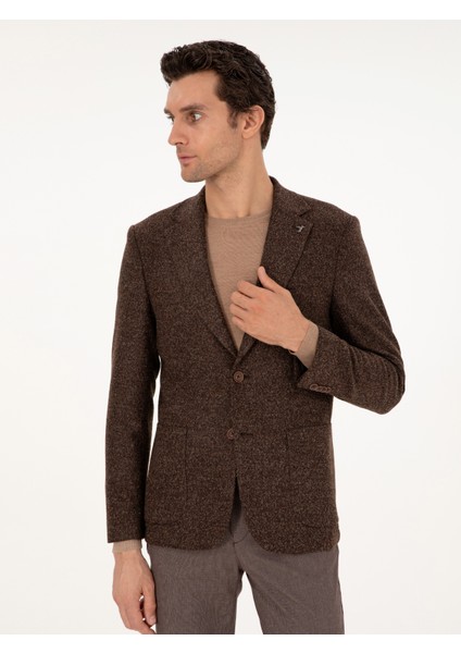 Erkek Kahverengi Slim Fit Yün Karışımlı Flanel Ceket 50291056-VR029 <p STYLE="PADDING-BOTTOM:10PX;">KAHVERENGI Ceket Klasik ve Modern Giyim Anlayışını Harmanlayan Şık Bir Tasarım Sunar. Slim Fit Kalıbı Vücuda Tam Oturarak Zarif ve Dengeli Bir Silüet Oluştururken, Rahatlık ve Hareket Özgürlüğü Sağlar. Yüksek Kaliteli Kumaşı ve Özenle Işlenen Detayları, Ceketin Uzun Ömürlü Bir Kullanım Sunmasına Katkıda Bulunur. <p STYLE="PADDING-BOTTOM:10PX;">MONO Yaka Tasarımı, Minimalist ve Sofistike Bir Görünüm Sunarak Ceketin Klasik Çizgisini Tamamlar. Mono Yaka Tipi, Zamansız Bir Estetik Anlayışı Benimseyen Kullanıcılar Için Ideal Bir Seçenek Oluşturur. Mikro Desen Dokusu, Kumaşa Dinamik ve Rafine Bir Hava Kazandırarak Ceketin Derinliğini Artırır ve Şıklığını Vurgular. <p STYLE="PADDING-BOTTOM:10PX;">TORBA Cep Detayı, Cekete Klasik Bir Dokunuş Yaparken, Pratik Kullanımıyla Da Dikkat Çeker. Hafif ve Nefes Alabilir Kumaş Yapısı, Mevsim Geçişlerinde Konfor Sunarak Gün Boyu Rahat Bir Kullanım Deneyimi Yaşatır. Kahverengi Tonlarının Doğal ve Sıcak Yapısı, Toprak Tonları ve Nötr Renklerle Mükemmel Bir Uyum Sağlar. Ceket, Hem Iş Ortamında Hem De Özel Davetlerde Modern ve Stil Sahibi Bir Görünüm Sergilemek Isteyen Erkekler Için Ideal Bir Seçimdir. <p STYLE="PADDING-BOTTOM:10PX;">MODELIN Boyu 189 Cm, Kilosu Ise 72 Kg’dır. Modelin Göğüs Ölçüsü 103 Cm, Bel Ölçüsü 84 cm ve Basen Ölçüsü 100 Cm’dir. Model Üzerindeki Ürün Bedeni Ise 50'dir.