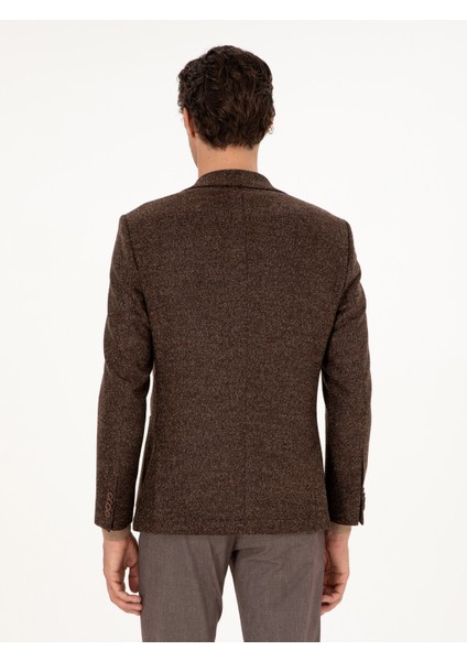 Erkek Kahverengi Slim Fit Yün Karışımlı Flanel Ceket 50291056-VR029 <p STYLE="PADDING-BOTTOM:10PX;">KAHVERENGI Ceket Klasik ve Modern Giyim Anlayışını Harmanlayan Şık Bir Tasarım Sunar. Slim Fit Kalıbı Vücuda Tam Oturarak Zarif ve Dengeli Bir Silüet Oluştururken, Rahatlık ve Hareket Özgürlüğü Sağlar. Yüksek Kaliteli Kumaşı ve Özenle Işlenen Detayları, Ceketin Uzun Ömürlü Bir Kullanım Sunmasına Katkıda Bulunur. <p STYLE="PADDING-BOTTOM:10PX;">MONO Yaka Tasarımı, Minimalist ve Sofistike Bir Görünüm Sunarak Ceketin Klasik Çizgisini Tamamlar. Mono Yaka Tipi, Zamansız Bir Estetik Anlayışı Benimseyen Kullanıcılar Için Ideal Bir Seçenek Oluşturur. Mikro Desen Dokusu, Kumaşa Dinamik ve Rafine Bir Hava Kazandırarak Ceketin Derinliğini Artırır ve Şıklığını Vurgular. <p STYLE="PADDING-BOTTOM:10PX;">TORBA Cep Detayı, Cekete Klasik Bir Dokunuş Yaparken, Pratik Kullanımıyla Da Dikkat Çeker. Hafif ve Nefes Alabilir Kumaş Yapısı, Mevsim Geçişlerinde Konfor Sunarak Gün Boyu Rahat Bir Kullanım Deneyimi Yaşatır. Kahverengi Tonlarının Doğal ve Sıcak Yapısı, Toprak Tonları ve Nötr Renklerle Mükemmel Bir Uyum Sağlar. Ceket, Hem Iş Ortamında Hem De Özel Davetlerde Modern ve Stil Sahibi Bir Görünüm Sergilemek Isteyen Erkekler Için Ideal Bir Seçimdir. <p STYLE="PADDING-BOTTOM:10PX;">MODELIN Boyu 189 Cm, Kilosu Ise 72 Kg’dır. Modelin Göğüs Ölçüsü 103 Cm, Bel Ölçüsü 84 cm ve Basen Ölçüsü 100 Cm’dir. Model Üzerindeki Ürün Bedeni Ise 50'dir.