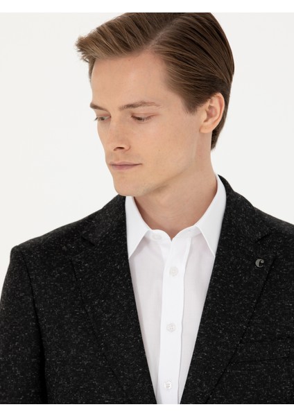 Erkek Siyah Slim Fit Yün Karışımlı Klasik Ceket 50273666-VR046 * Yün Karışımlı Slim Fit Erkek Ceket<br><br>* Şık Görünümlerin Vazgeçilmez Seçimleri Arasında Yer Alan Yün Karışımlı Erkek Ceket Modelimiz Mono Yaka ve Kapaklı Cep Detaylara Sahiptir.<br>* Dört Mevsim Giyilebilecek Kumaş Dokusu Sunan Slim Fit Erkek Ceket Modelimiz Kombinlendiği Parçalarla Uyum Sağlayarak Dilerseniz Casual ve Spor Dilerseniz Klasik Stile Imza Atmanıza .