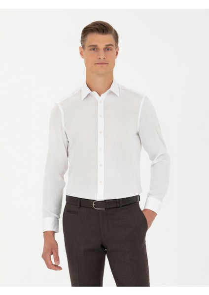 Erkek Beyaz Slim Fit Uzun Kollu Gömlek 50282392-VR013 <p STYLE="PADDING-BOTTOM:10PX;">%100 Pamuktan Üretilen, Iş ve Özel Hayatında Şıklığı Ön Planda Tutmak Isteyenler Için Ideal Bir Seçimdir. Beyaz Rengin Saf Havası, Slim Fit Kesimi ile Birleşerek Vücuda Tam Oturan Modern Bir Silüet Sunar. Cepsiz Tasarımı ile Sade Bir Görünüm Sağlarken, Ince Desen Detayları Gömleğe Şık Bir Dokunuş Katar. Pamuklu Yapısı Sayesinde Gün Boyu Rahatlık Sunan Gömlek, Cildin Nefes Almasına Yardımcı Olur ve Uzun Süreli Kullanımlarda Rahatlık Sağlar. <p STYLE="PADDING-BOTTOM:10PX;">UZUN Kollu Tasarımı, Dört Mevsim Kullanılabilir ve Özellikle Resmi Davetler Iş Toplantıları Ya Da Günlük Ofis Şıklığı Için Ideal Bir Tercih Oluşturur. Yumuşak Dokusu ile Cilde Dost Bir Yapı Sunar. Düğmeli Manşetleri ile Klasik Bir Stil Sunarken, Beyaz Rengin Sağladığı Şıklık ile Her Türlü Pantolon ve Ceketle Rahatça Kombinlenebilir. Desenli Yapısı ile Sade Bir Şıklık Sunar. Özellikle Takım Elbiselerle Mükemmel Bir Uyum Yakalayan Model, Özel Günler Için Etkileyici Bir Stil Oluşturur. <p STYLE="PADDING-BOTTOM:10PX;">M Beden Giyen Modelin Boyu 192 Cm, Kilosu Ise 85'tir. Göğüs Ölçüsü 103 Cm, Bel Ölçüsü 88 cm ve Basen Ölçüsü 104 cm Olan Modelde Gömlek Mükemmel Bir Uyum Sağlar. Slim Fit Kesim, Fit Vücut Yapısına Sahip Erkekler Için Kusursuz Bir Duruş Sunar. Gömleğin Sade Ama Etkileyici Duruşu, Hem Resmi Hem De Casual Tarzı Benimseyen Erkekler Için Uygun Bir Seçimdir.